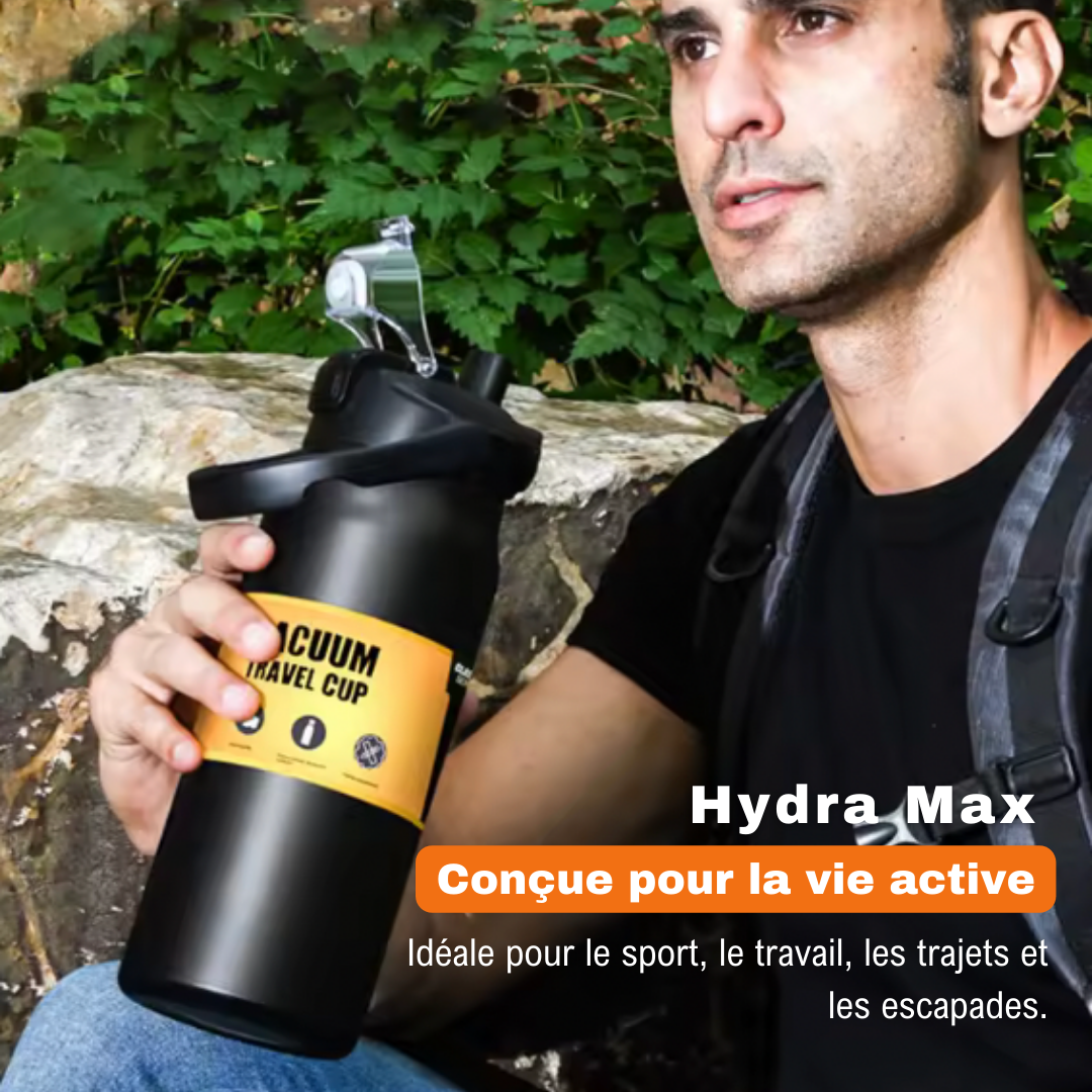 Homme tenant une Hydra Max en pleine nature, parfaite pour le sport, le travail ou les escapades.