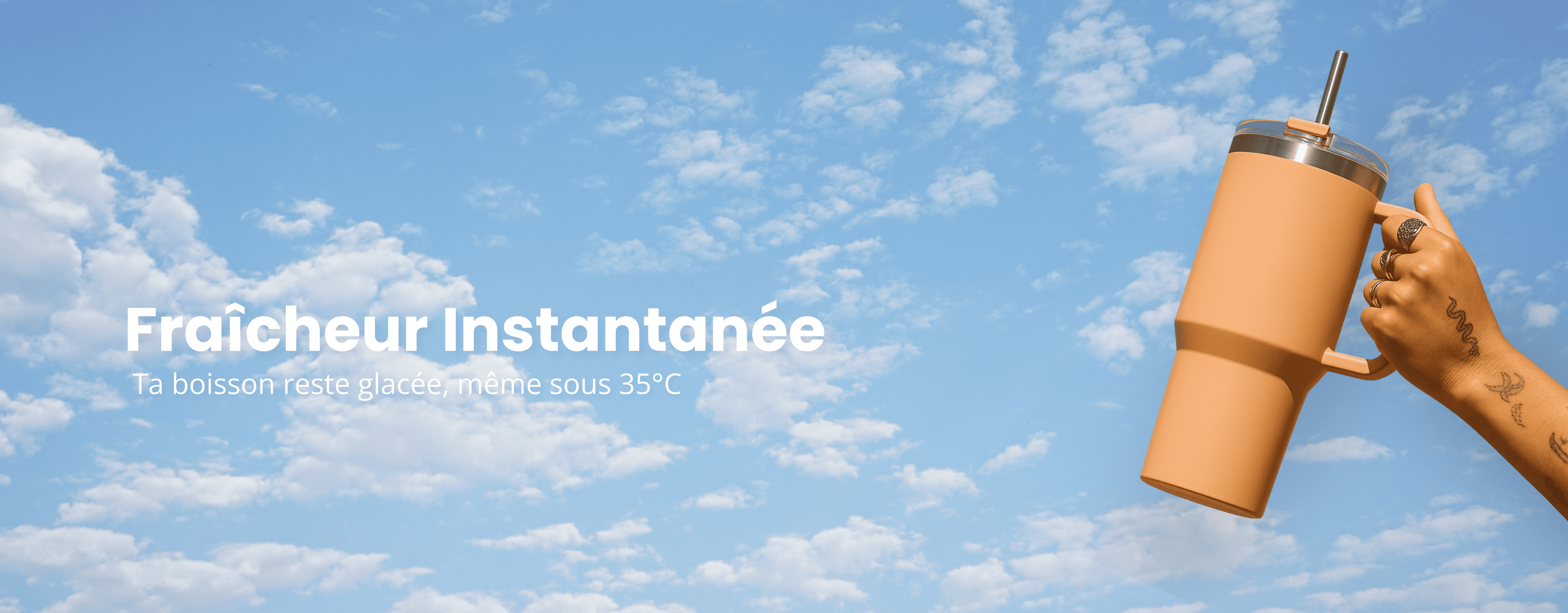 Bannière HydraLunch édition été avec Travel Cup pêche tenue en main devant un ciel bleu, texte "Fraîcheur Instantanée".